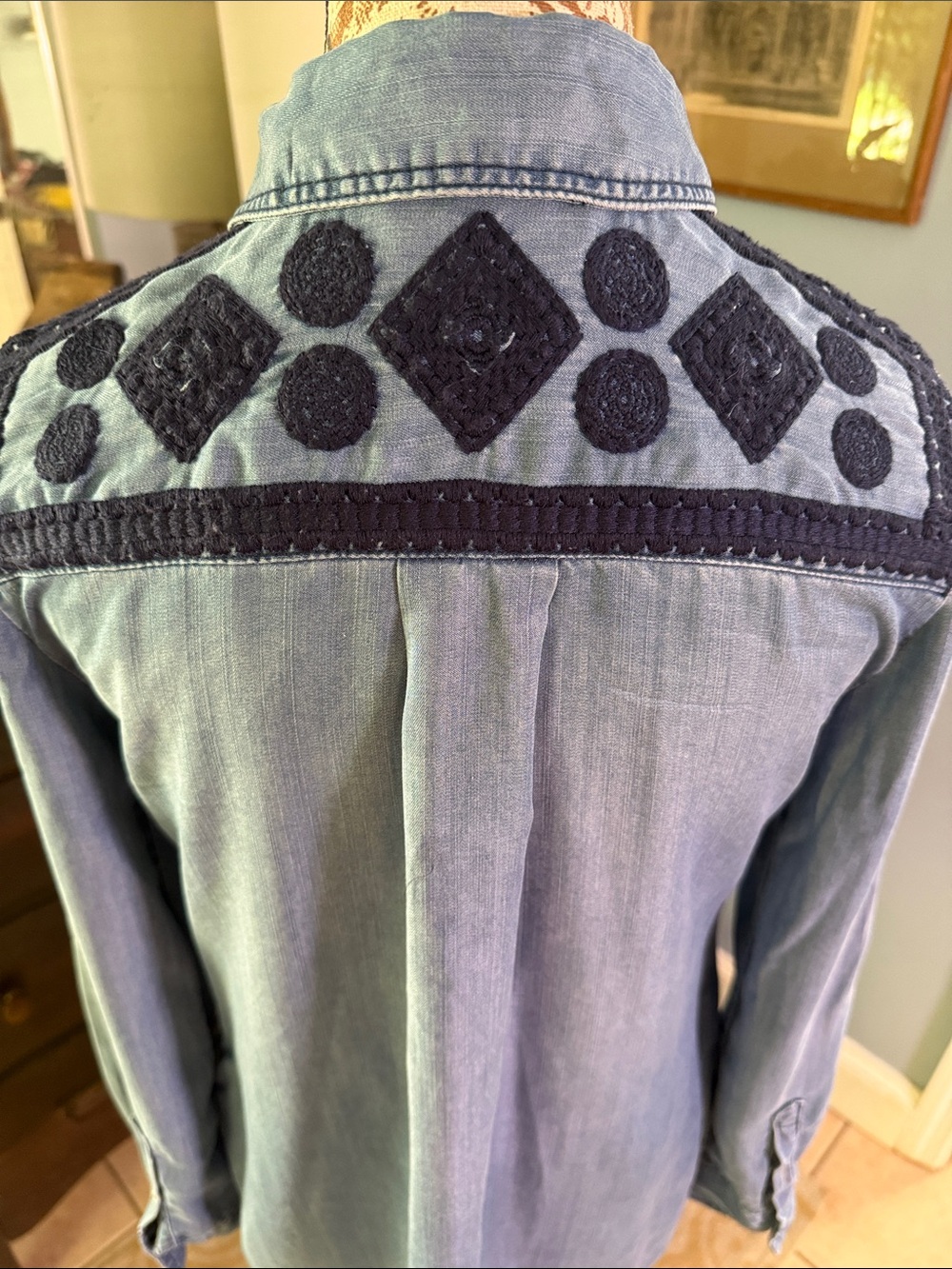 Holding Horses Anthropologie Chambray Blue Embroidered Button Down Shirt XS - Picture 7 of 15